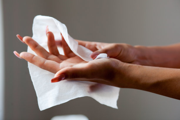 hand sanitizing wipes